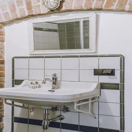 2 Bedroom Mansion In Janowice Wielkie